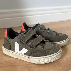 Kid’s Veja Velcro sneakers sz 10 (runs small)